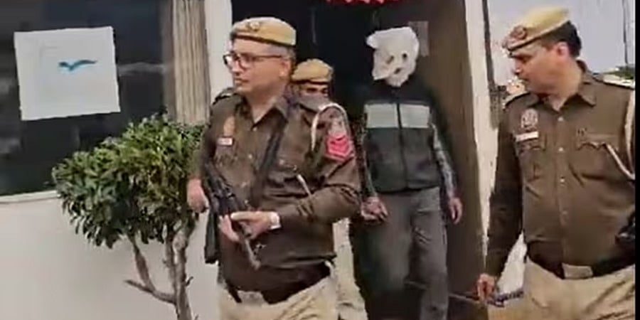 ದೆಹಲಿಯಲ್ಲಿ ಎಲ್ಇಟಿ ಉಗ್ರ, ನಿವೃತ್ತ ಸೇನಾ ಸಿಬ್ಬಂದಿಯ ಬಂಧನ