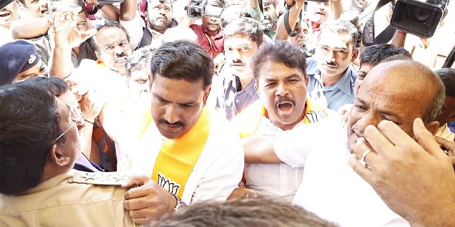 ಕಾಂಗ್ರೆಸ್ 'ದೆಹಲಿ ಚಲೋ' ಪ್ರತಿಭಟನೆಗೆ ಬಿಜೆಪಿ ಸಡ್ಡು: ಆಡಳಿತ ವೈಫಲ್ಯ ವಿರೋಧಿಸಿ ಬೆಂಗಳೂರಿನಲ್ಲಿ ಧರಣಿ