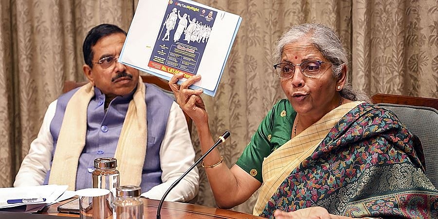 ಕರ್ನಾಟಕ ಕಾಂಗ್ರೆಸ್ ಸರ್ಕಾರ 'ಸುಳ್ಳು ನಿರೂಪಣೆ'ಯನ್ನು ಬಿಂಬಿಸುತ್ತಿದೆ: ವಿತ್ತ ಸಚಿವೆ ನಿರ್ಮಲಾ ಸೀತಾರಾಮನ್