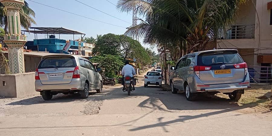 ಡಿಕೆ ಶಿವಕುಮಾರ್ ಆಪ್ತನ ಮನೆ ಸೇರಿದಂತೆ ರಾಜ್ಯದ ಹಲವೆಡೆ ಐಟಿ ದಾಳಿ, ದಾಖಲೆಗಳ ಪರಿಶೀಲನೆ