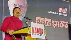 ಚಕ್ರವರ್ತಿ ಸೂಲಿಬೆಲೆ ಭಾಷಣದ ವೇಳೆ ಕಪ್ಪು ಬಾವುಟ ಪ್ರದರ್ಶಿಸಿದ ಕಾಂಗ್ರೆಸ್ ಕಾರ್ಯಕರ್ತರು, ಕಲ್ಲು ತೂರಾಟ!
