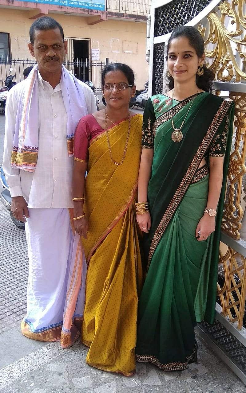 ಶರಾವತಿ ಭಟ್ ದಂಪತಿ ತಮ್ಮ ಮಗಳೊಂದಿಗೆ 