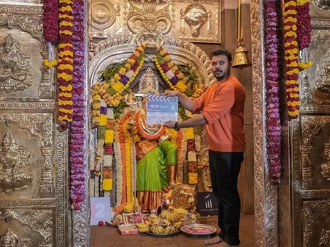 <strong>ಚಿತ್ರಕ್ಕೆ ಕ್ಲಾಪ್ಸ್ ಮಾಡಿದ ಮನೋರಂಜನ್ ರವಿಚಂದ್ರನ್</strong>