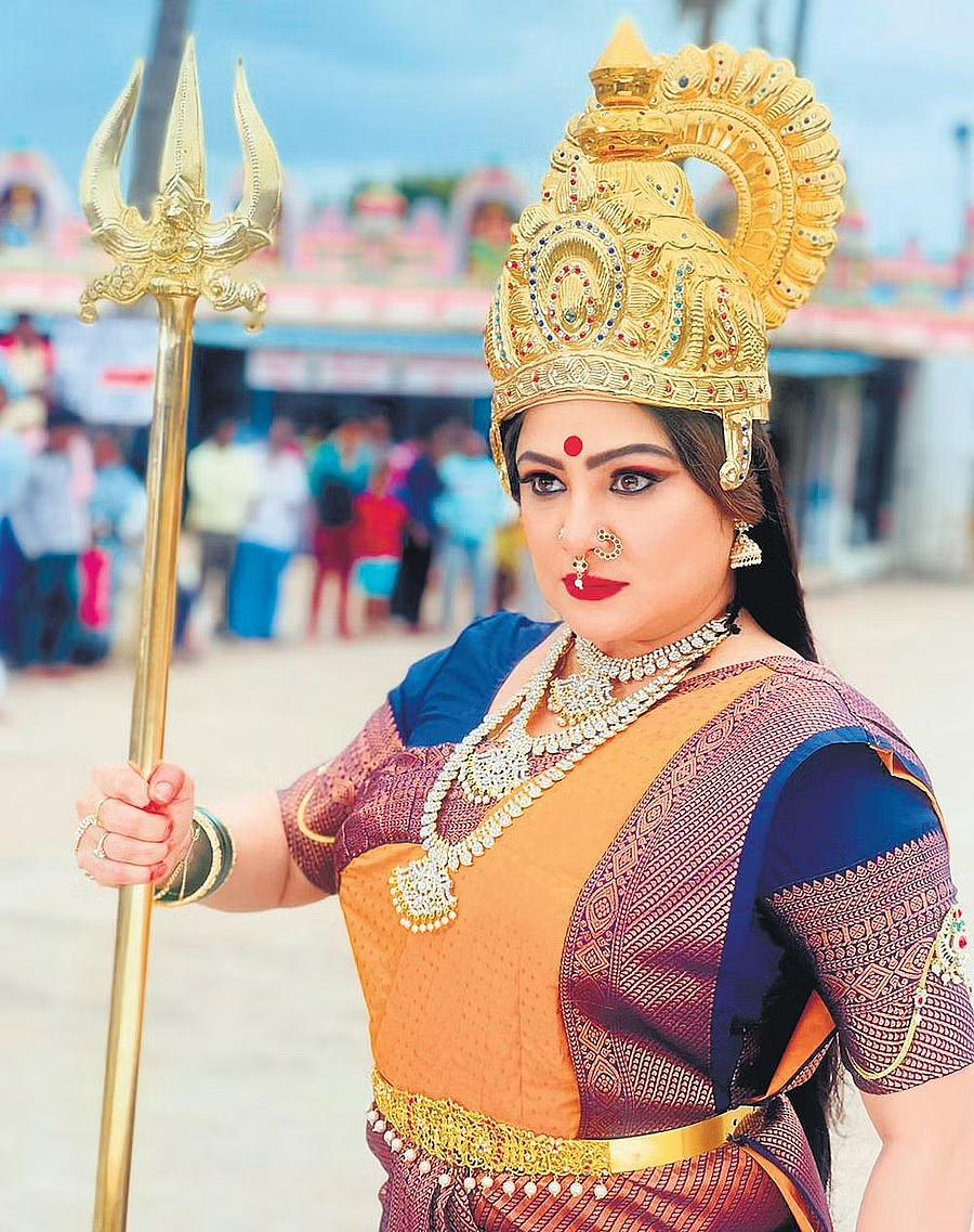 <strong>ಹುಲಿಗೆಮ್ಮ ದೇವಿ ಅವತಾರದಲ್ಲಿ ಪ್ರಿಯಾಂಕಾ ಉಪೇಂದ್ರ</strong>