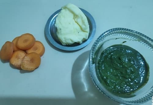 <strong>ಕ್ಯಾರೆಟ್, ಬೆಣ್ಣೆ, ಹಸಿರು ಚಟ್ನಿ</strong>