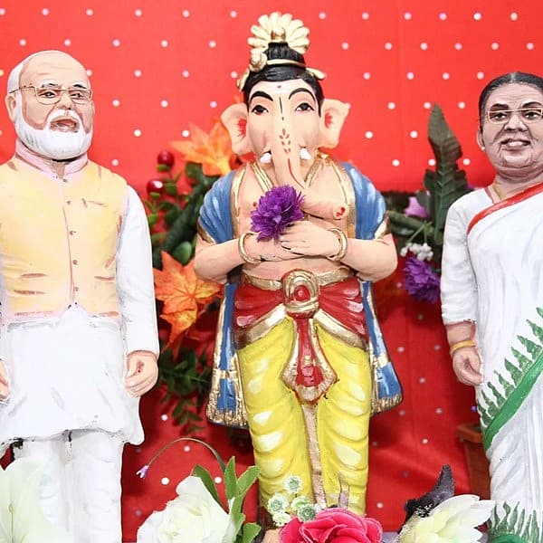 <strong>ಗಣೇಶನೊಂದಿಗೆ ರಾಷ್ಟ್ರಪತಿ ದ್ರೌಪದಿ ಮುರ್ಮು, ಪ್ರಧಾನಿ ನರೇಂದ್ರ ಮೋದಿಯವರ ಮೂರ್ತಿ</strong>