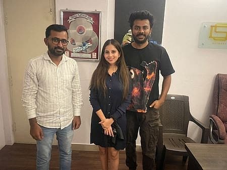 <strong>ಪುನಿತ್ ಶ್ರೀನಿವಾಸ್, ನಿವೇದಿತಾ ಗೌಡ ಮತ್ತು ಚಂದನ್ ಶೆಟ್ಟಿ</strong>