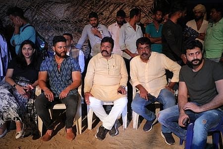 <strong>ಗರಡಿ ಚಿತ್ರದ ಸೆಟ್</strong>